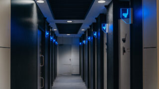 hharts トイレ満空システムによる無人トイレ通路のリアルタイム可視化